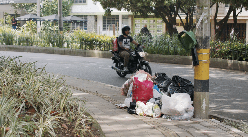 Aumentan las multas por arrojar basuras y escombros en vías públicas