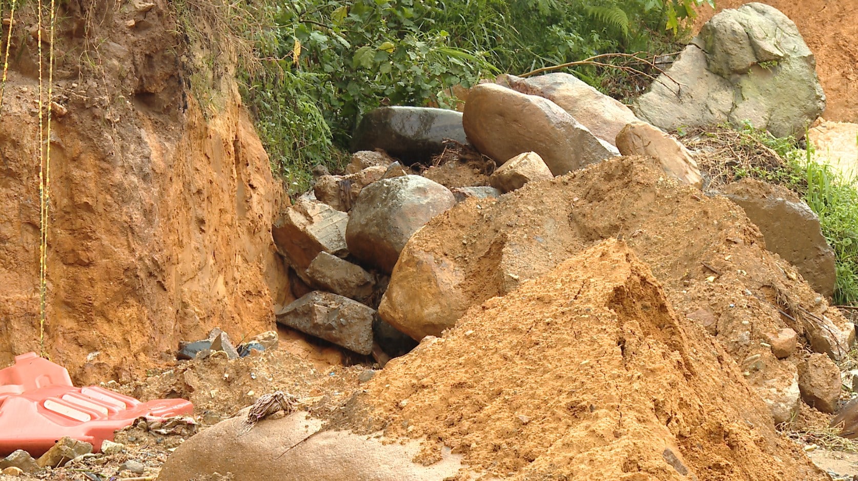 Bloqueado el paso entre Altavista y Manzanillo por pérdida de banca tras fuertes lluvias