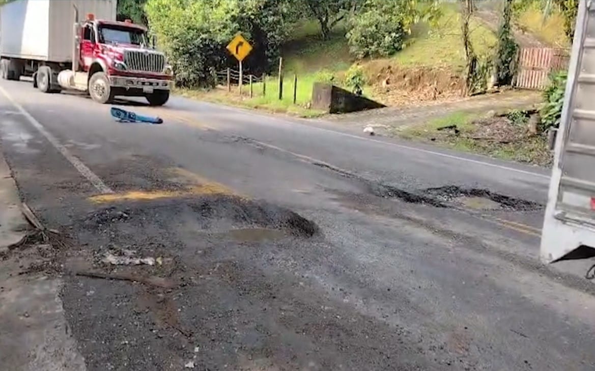 Padres de familia alertan sobre el mal estado de la autopista Medellín-Bogotá