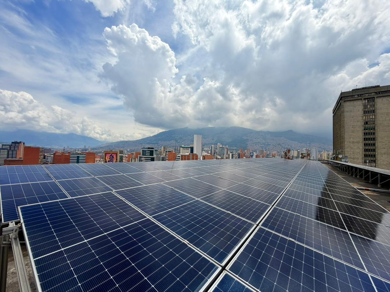 Edificios públicos de Medellín avanzan en acciones de mitigación del cambio climático