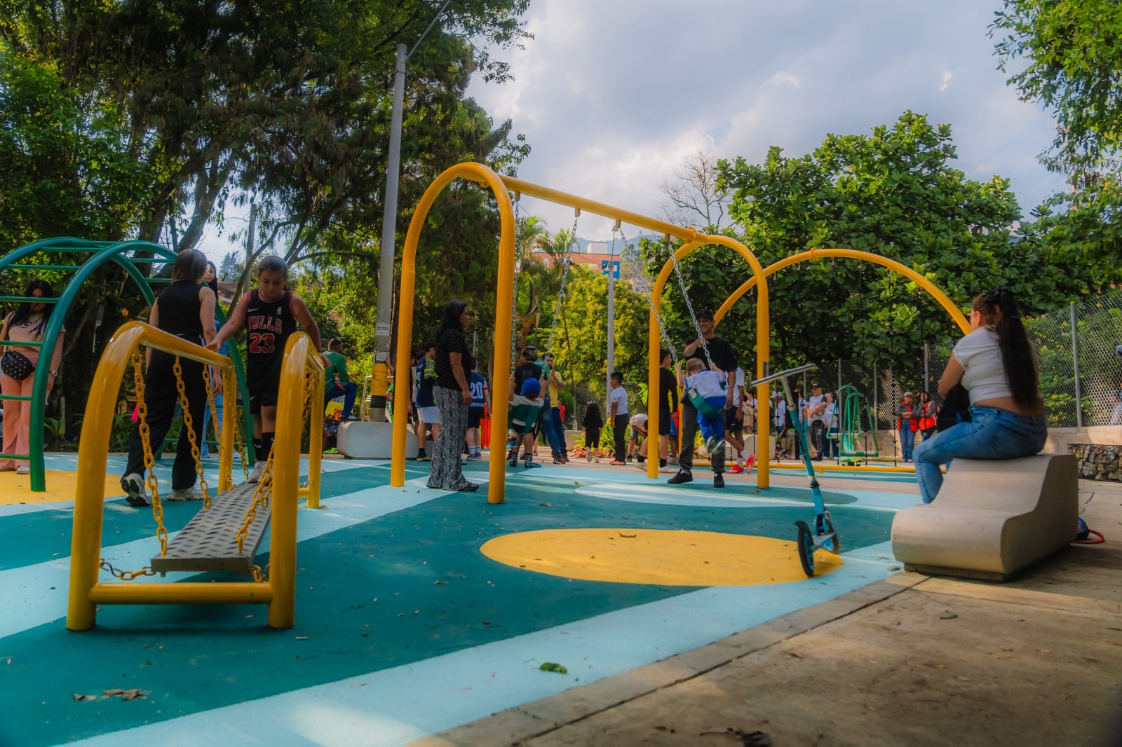 Renovación de parques en Medellín: un impulso a la recreación infantil