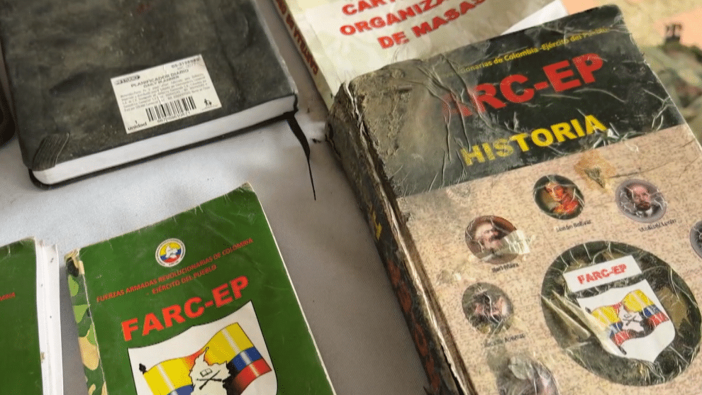 Incautaron tres cuadernos con información valiosa de las Farc en bombardeo a alias 'Ramiro'