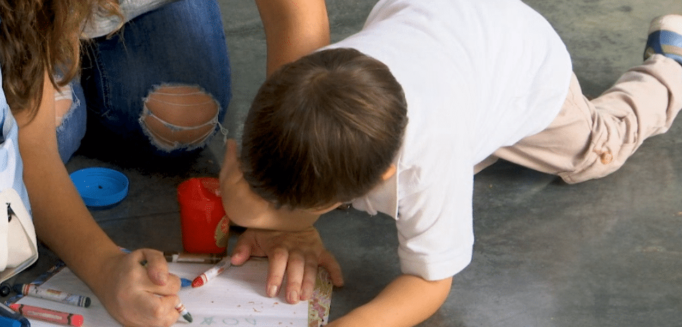 Madre denuncia que cancelaron las citas de su hijo quien sufre enfermedad que afecta su neurodesarrollo