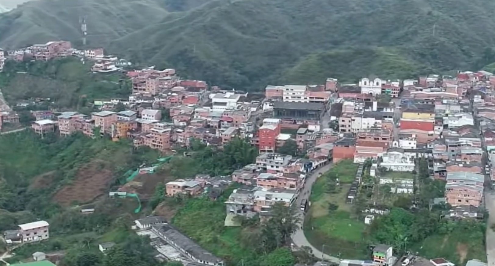 Desplazamiento masivo en Segovia por violencia de grupos armados