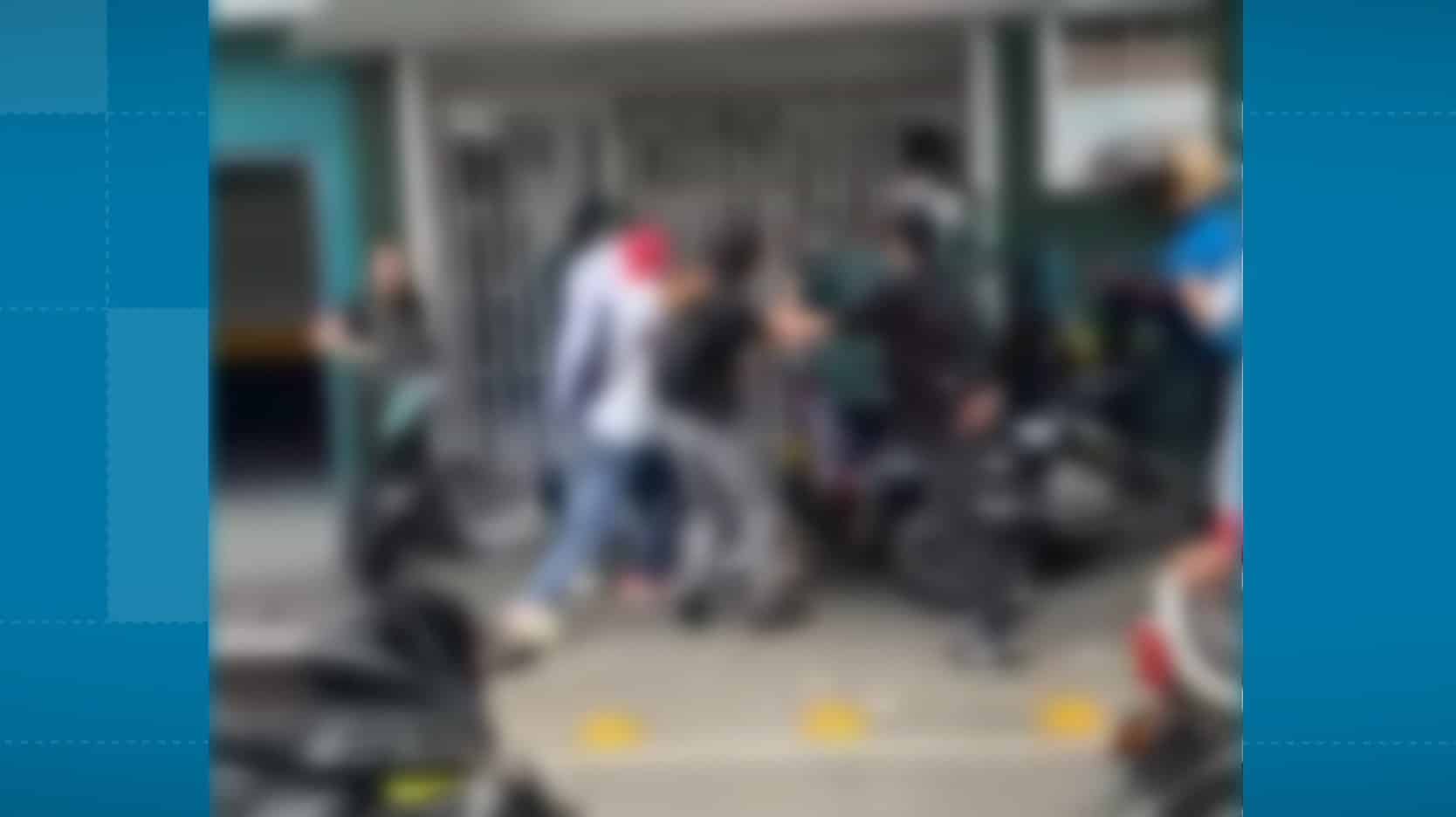 ¡Paradójico! Una mujer terminó defendiendo a un hombre que minutos antes le había hurtado el celular