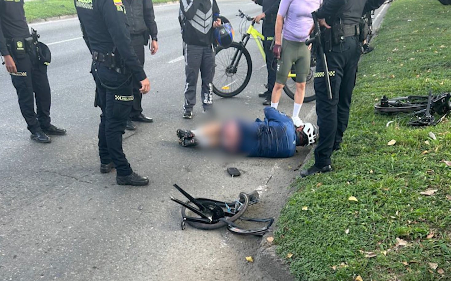 Ciclista atropellado por conductor ebrio en Medellín: el mánager de Blessd se defiende
