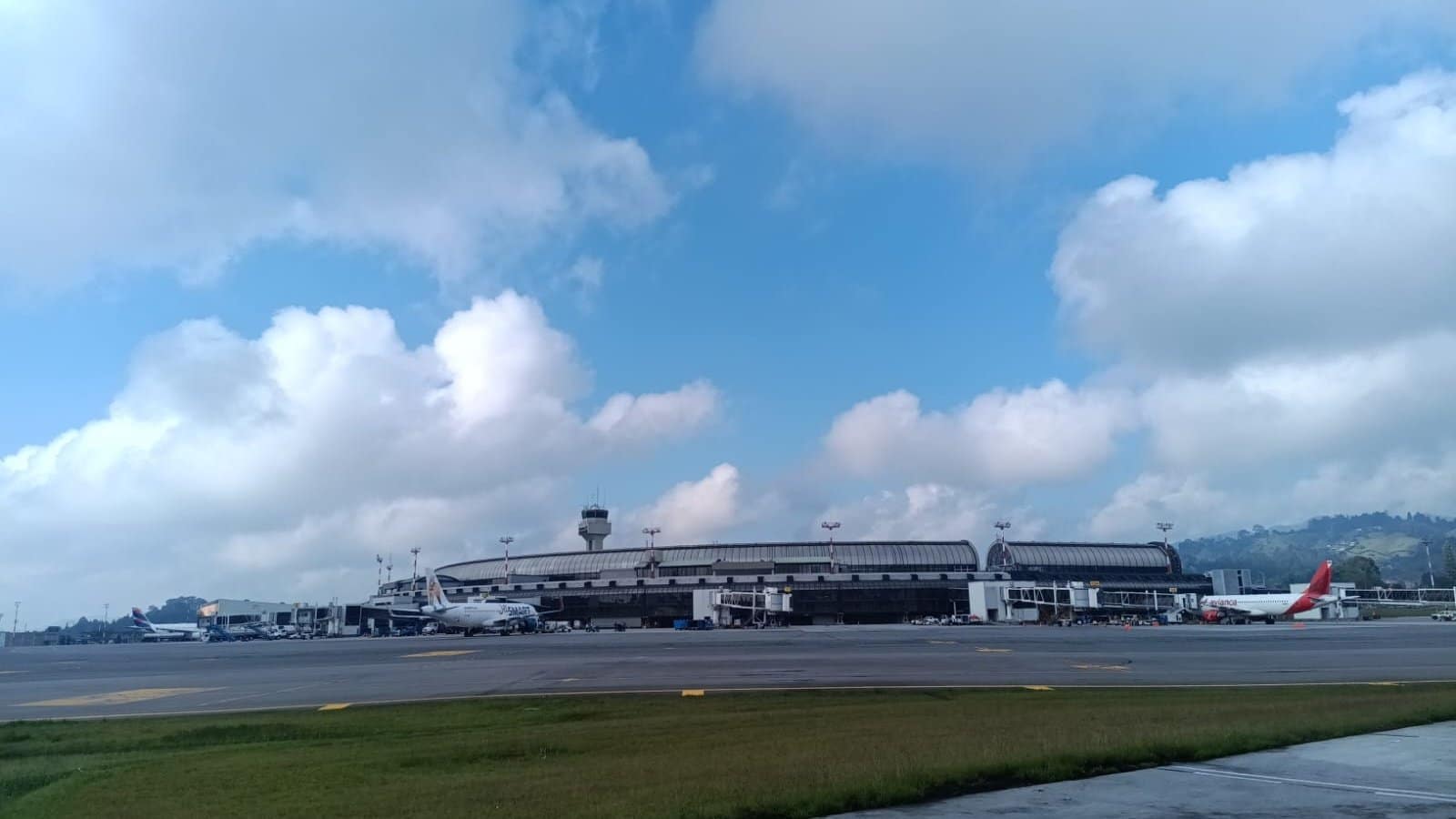 El Gobierno firma el plan de choque para el aeropuerto José María Córdova