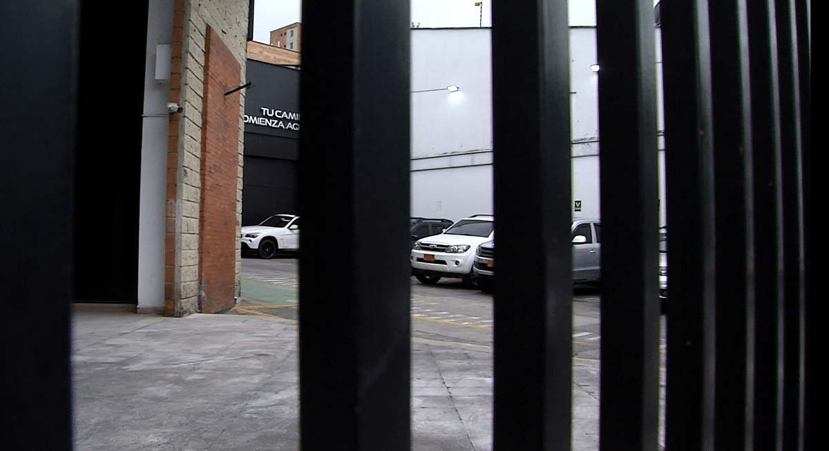 Fiscalía investiga presunta estafa masiva en compraventa de vehículos en Medellín