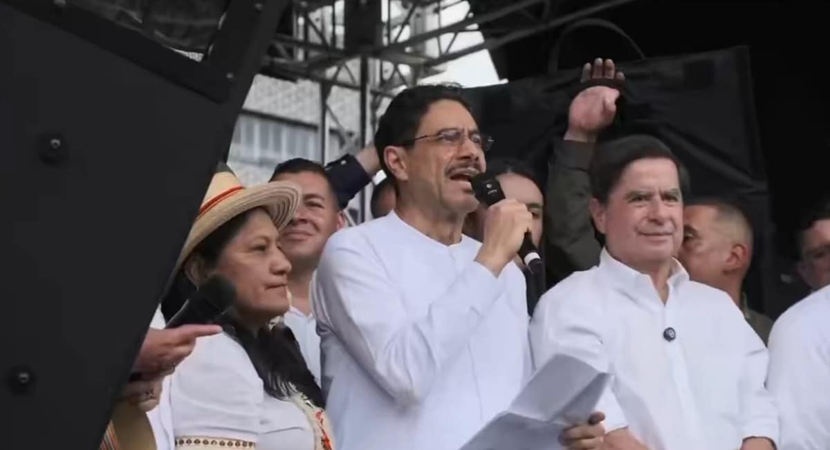 Candidatos a la Presidencia siguen sus recorridos por el país: en Medellín estuvo Iván Cepeda