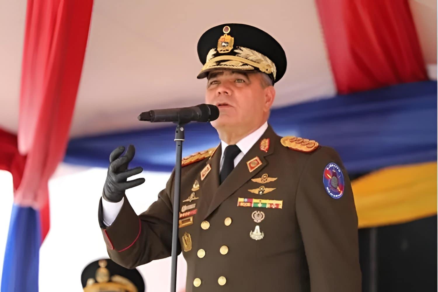 Delcy Rodríguez destituye al ministro de Defensa Vladimir Padrino