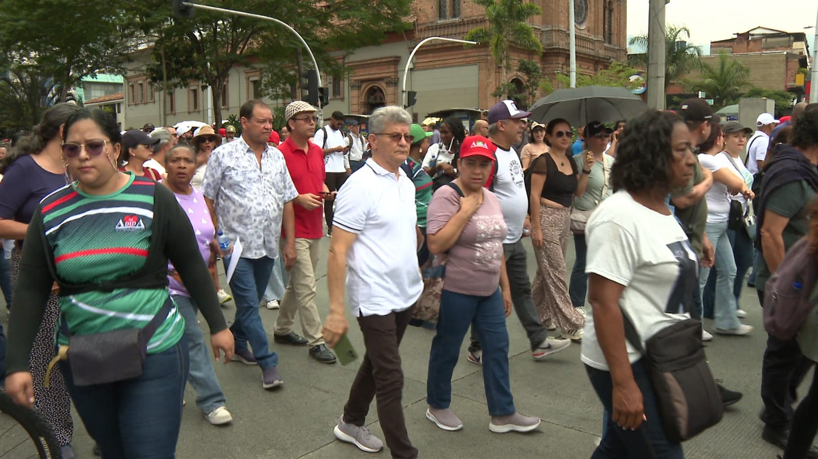 Ante el paro de docentes por crisis de salud, las autoridades piden continuidad en las clases