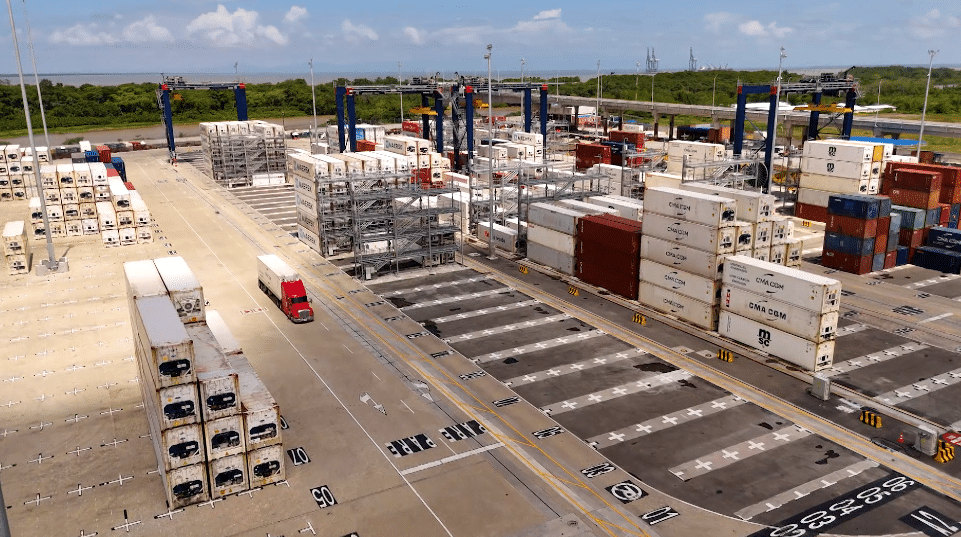 Puerto Antioquia realiza su primera exportación de aguacate Hass y flores