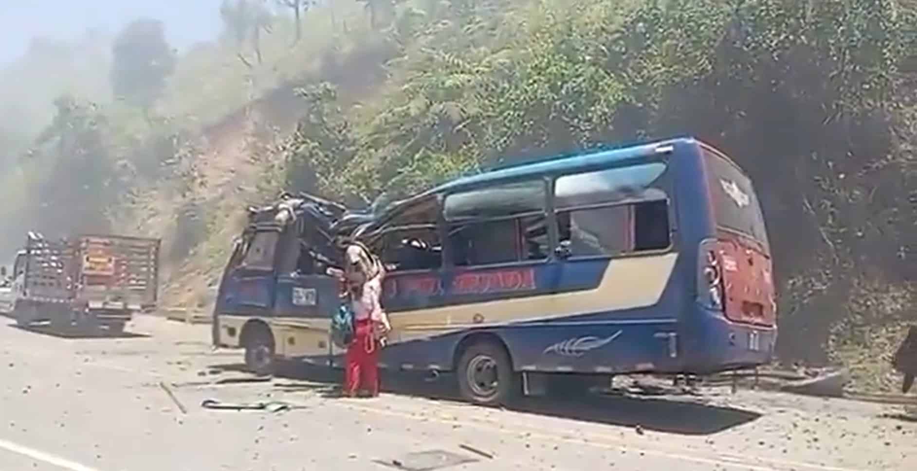 Atentado con cilindro bomba en la vía Panamericana deja 7 muertos y más de 20 heridos
