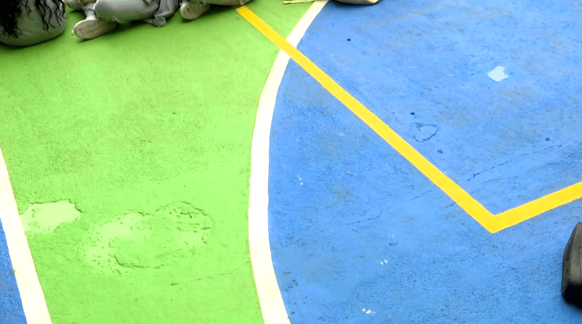 Recuperación de la cancha del colegio Montecarlo en Manrique Jardín