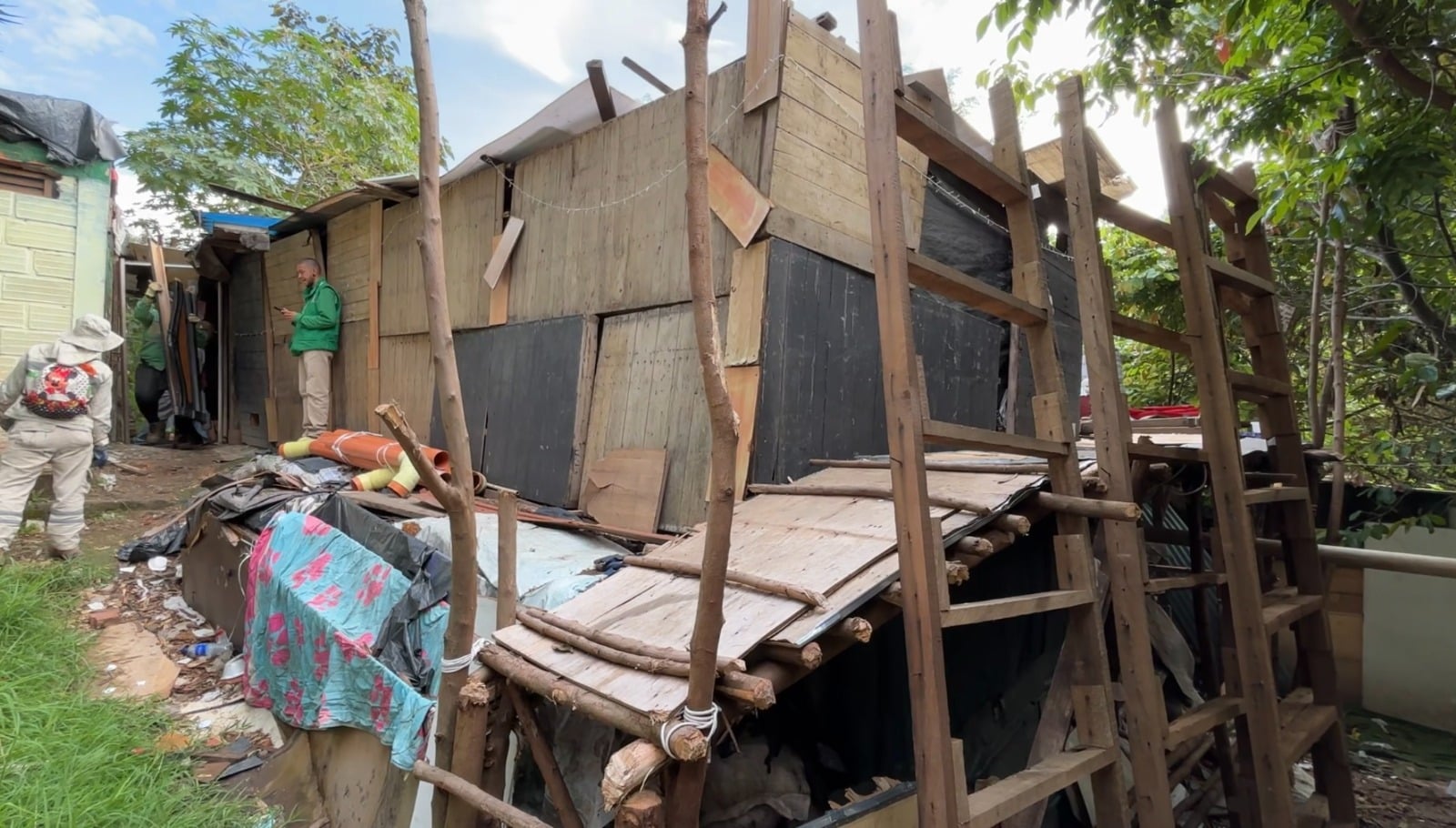 Desmontaje de viviendas irregulares en La Escombrera