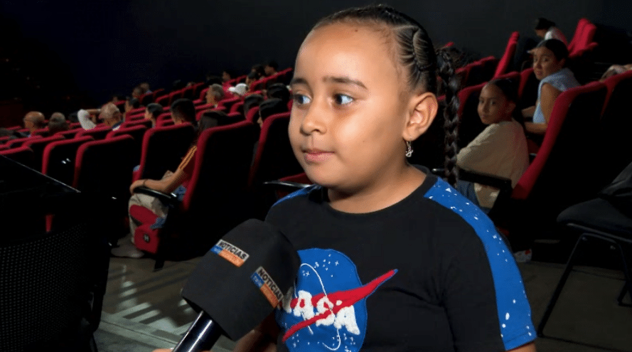 Medellín celebra el amerizaje de Artemis II en el Parque Explora