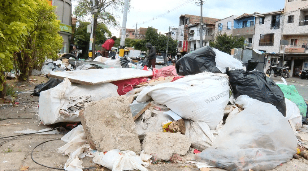 Puntos críticos de acumulación de basura y escombros en Medellín