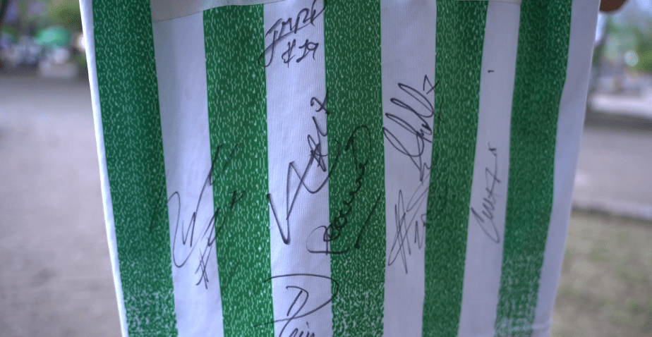 Hincha de Nacional cumplió el sueño de tener la mayor cantidad de autógrafos de jugadores