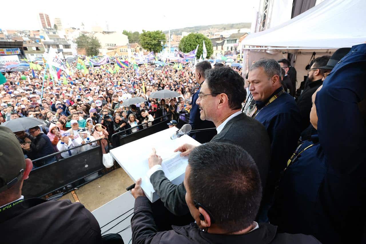 Iván Cepeda retó a los candidatos Paloma Valencia y De la Espriella a participar en un debate