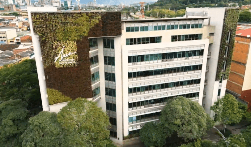 Juez decide mantener en libertad al exdirector del AMVA en caso de corrupción