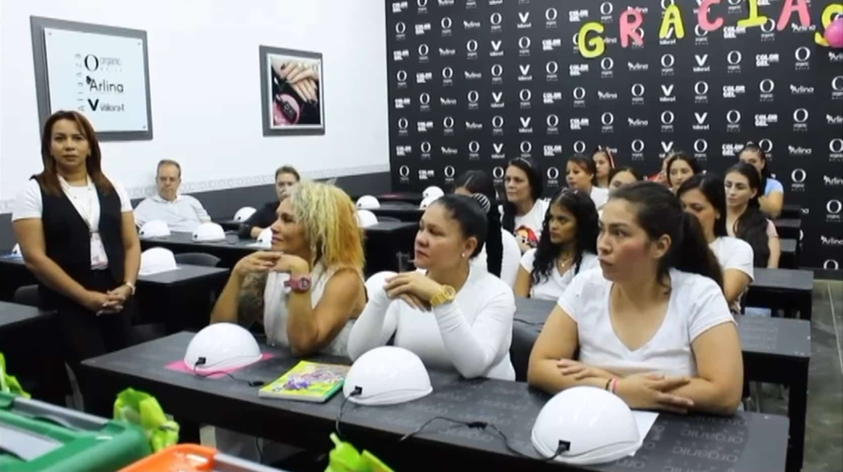 Más de 300 mujeres internadas en Pedregal se capacitan en técnicas de uñas para emprender
