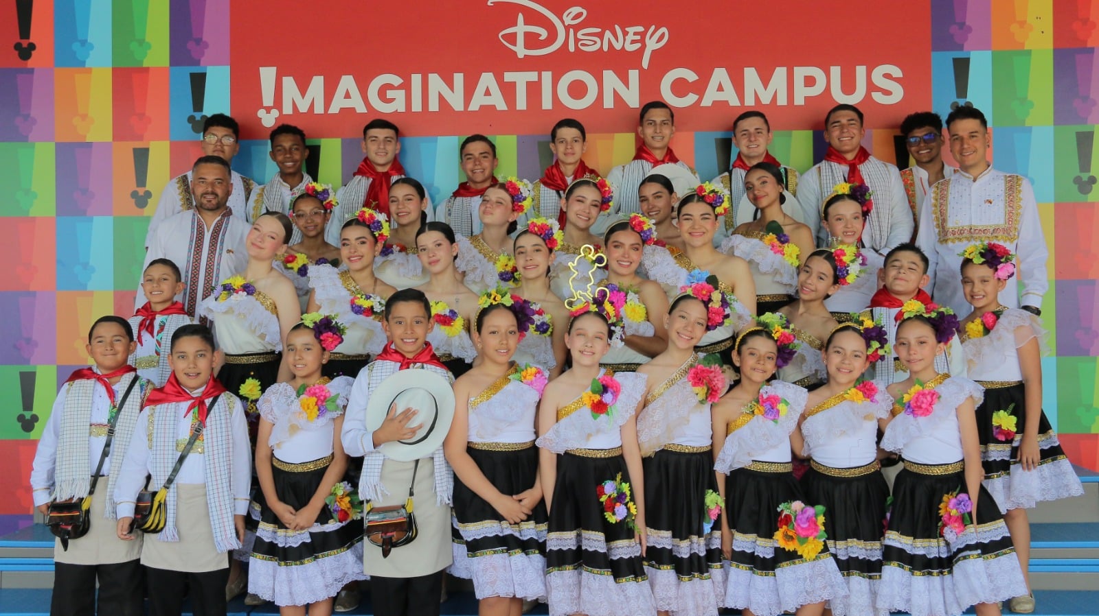Niños colombianos hicieron vibrar Disney con su música