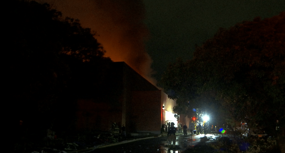 Bomberos luchan contra incendio en Itagüí durante más de 18 horas