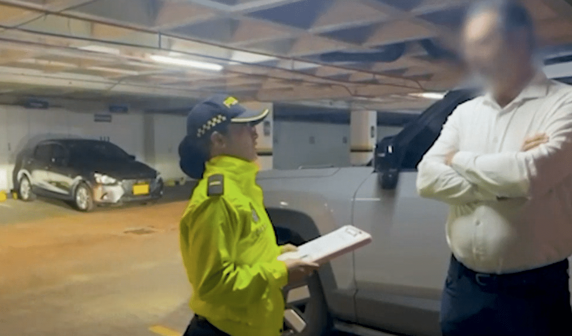 Envían a la cárcel a urólogo, señalado de abusar de sus pacientes por más de 20 años