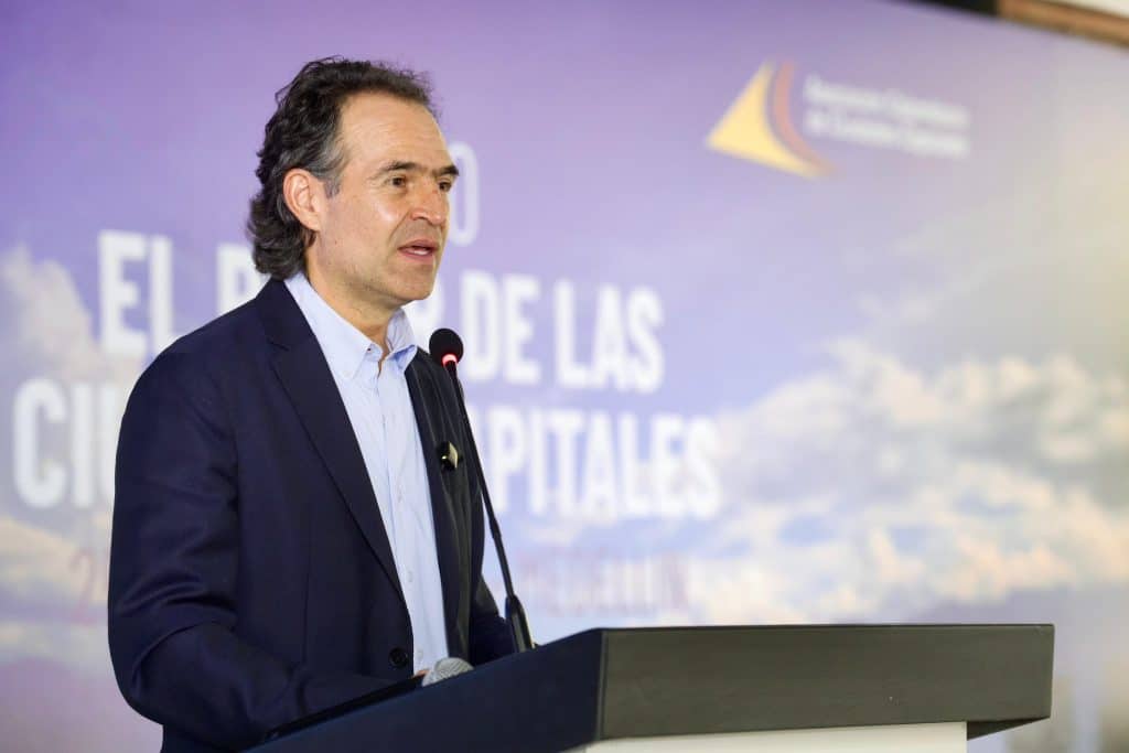 El alcalde de Medellín solicita investigar a la senadora Isabel Zuleta por presunta interferencia en operativos de seguridad