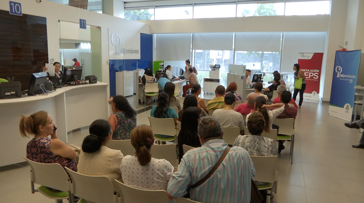 ¿Qué implica la suspensión del traslado de recursos de fondos privados a Colpensiones?