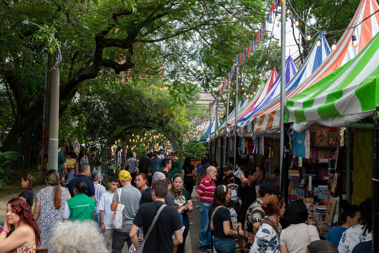 La Feria Popular Días del Libro celebra su 20ª edición en Medellín