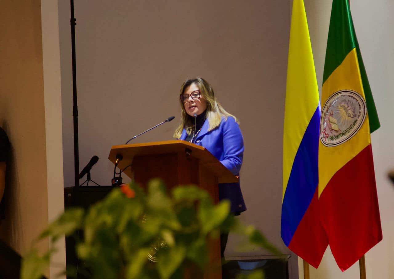 ¿Cuál fue la razón de la fiscal general para revocar suspensión de órdenes de captura a 16 cabecillas?