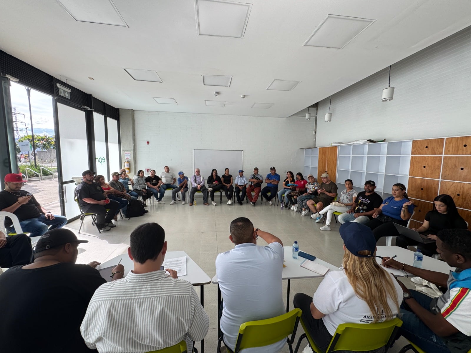 Convocatoria para líderes comunitarios en Medellín