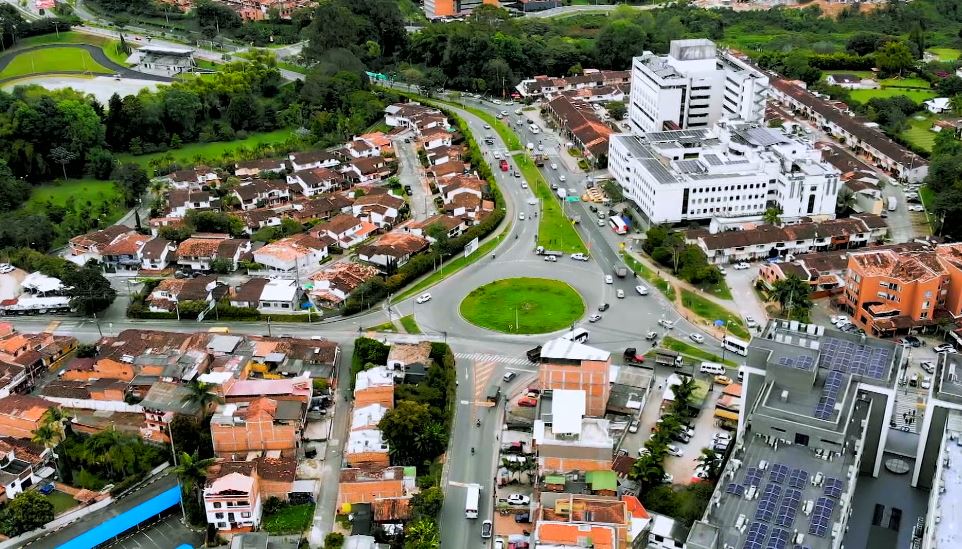Alcaldes del Oriente de Antioquia viajan a Bogotá para exigir recursos y así terminar importantes megaproyectos viales