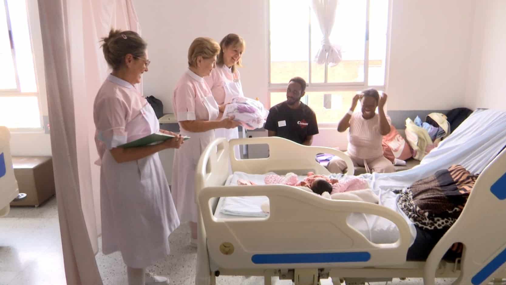 Así es un día en los zapatos de las damas voluntarias del Hospital General, una labor de cuidado con amor