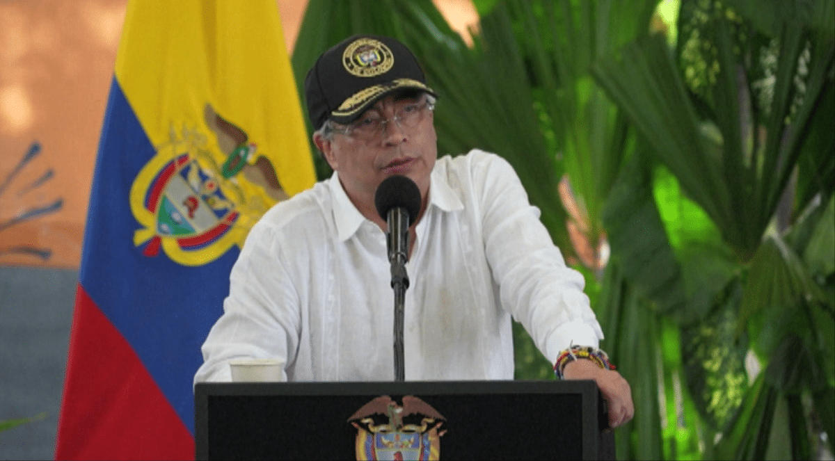 Choque entre Petro y las cortes escala tras freno a traslado de $5 billones a Colpensiones