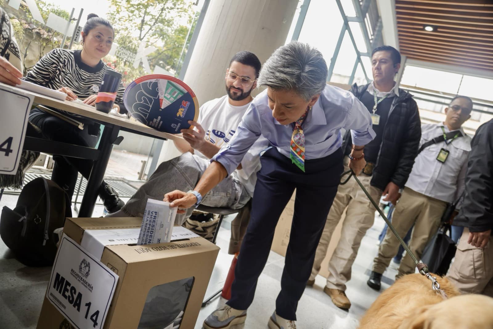 Claudia López votó en Bogotá y aseguró que estará siempre para construir una nueva historia para Colombia