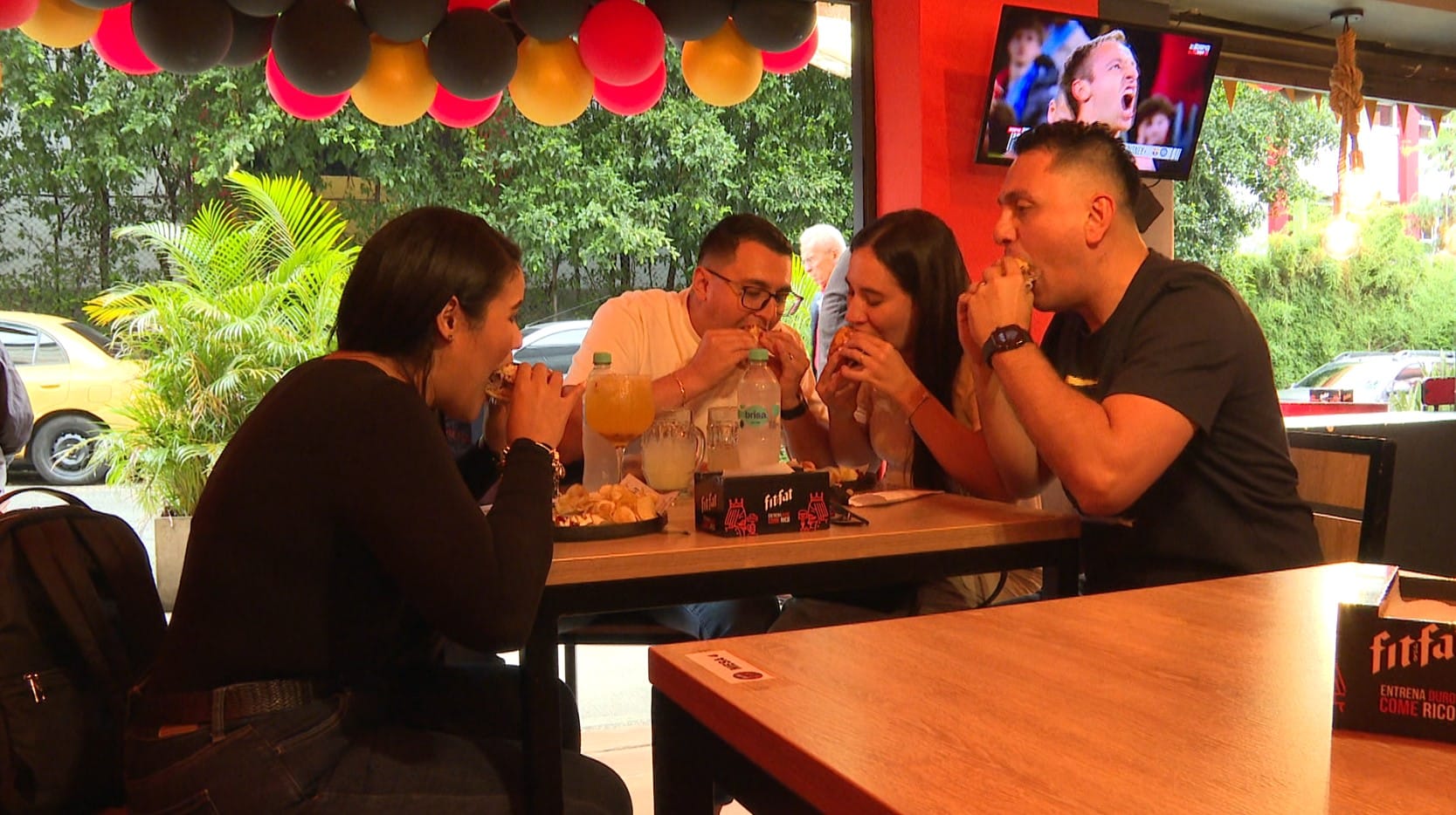 El Día de la Hamburguesa se celebra con promociones y recetas innovadoras en Medellín