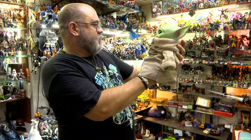 Este es uno de los mayores coleccionistas del universo Star Wars de la ciudad