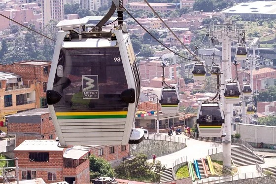 Suspensión temporal del Metrocable línea J por conato de incendio