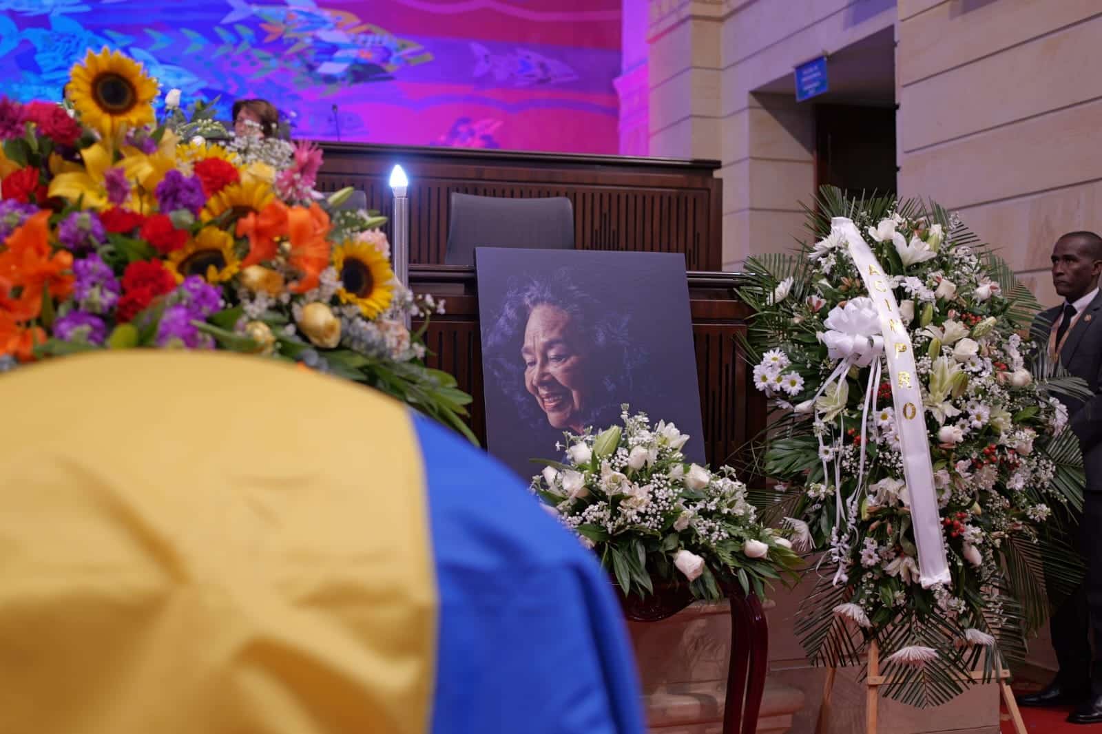Totó la Momposina es despedida en medio de homenajes en el Capitolio en Bogotá