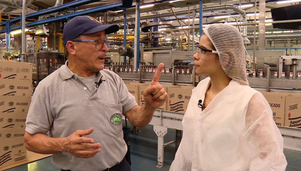 Un día en la Fábrica de Licores de Antioquia: el trabajo detrás de la producción
