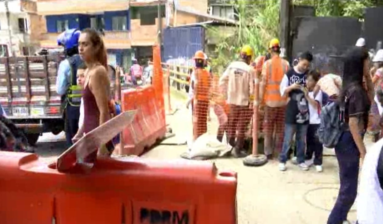 Ya habilitaron el paso en el puente de la Limona en San Antonio de Prado tras nuevo hundimiento