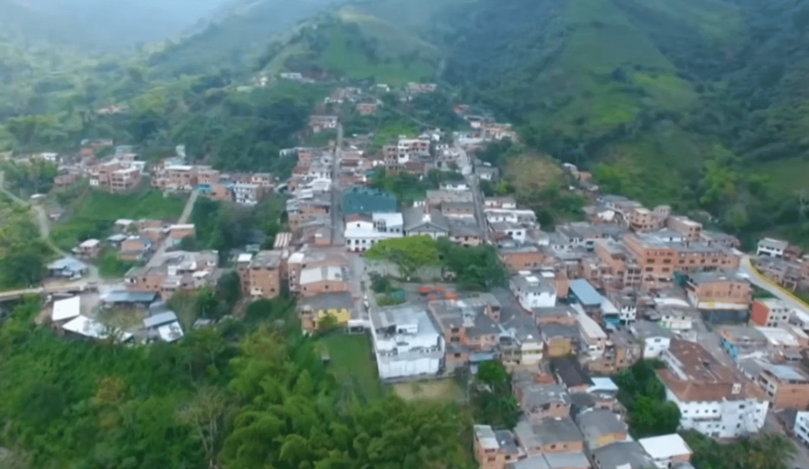 Atención a familias desplazadas en Medellín por la crisis en Briceño