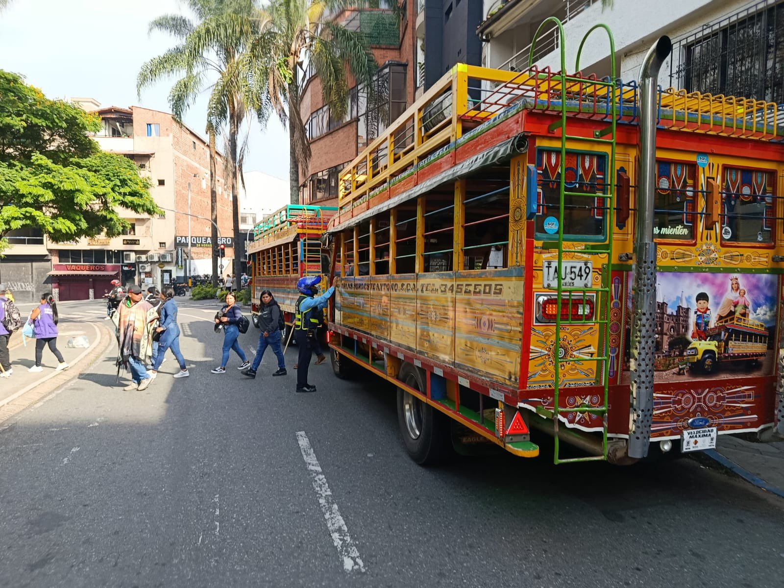 Denuncian traslado de personas de otros municipios de Antioquia por presencia de Petro en Medellín