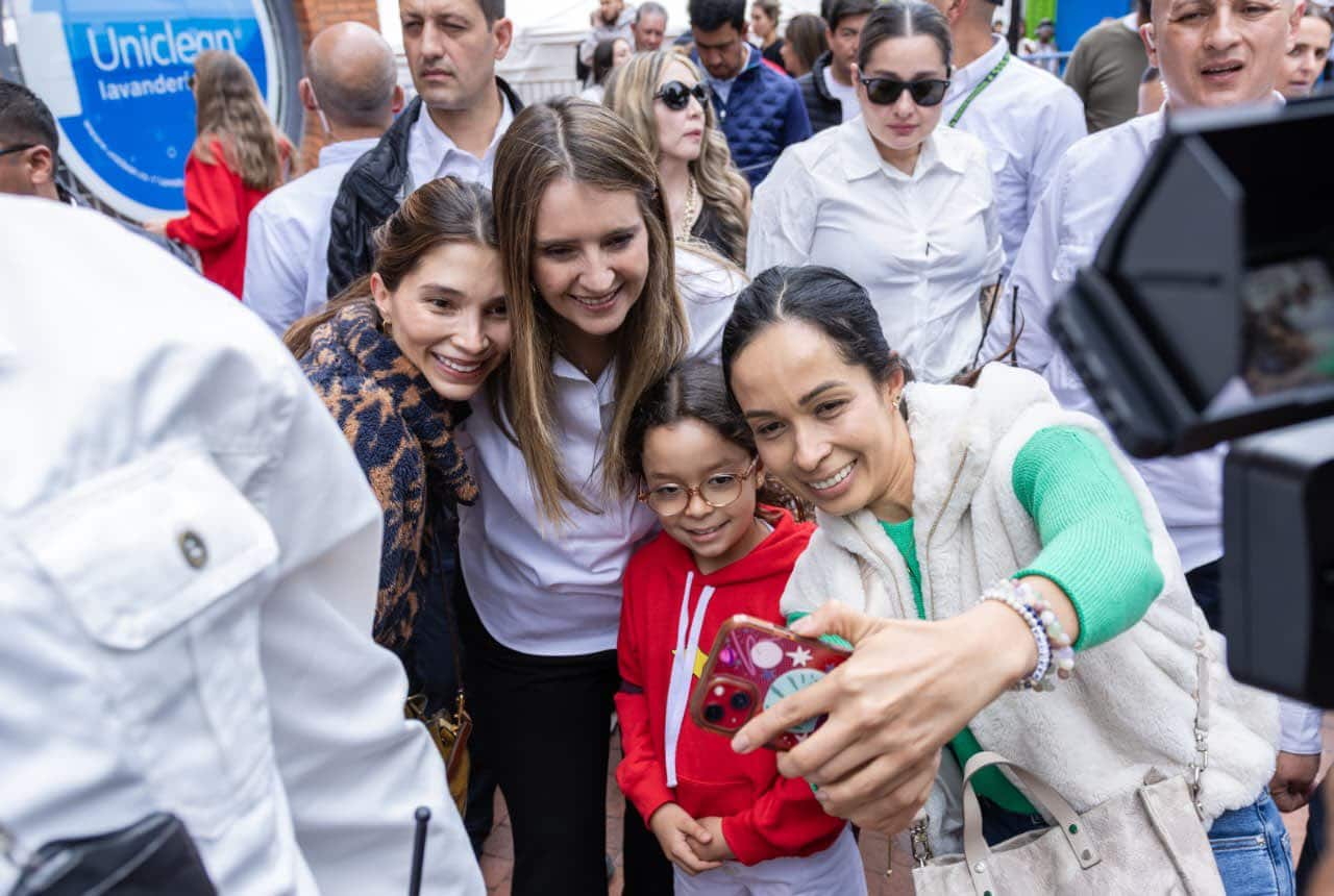 Paloma Valencia votó en Bogotá en compalñía de su hija Amapola