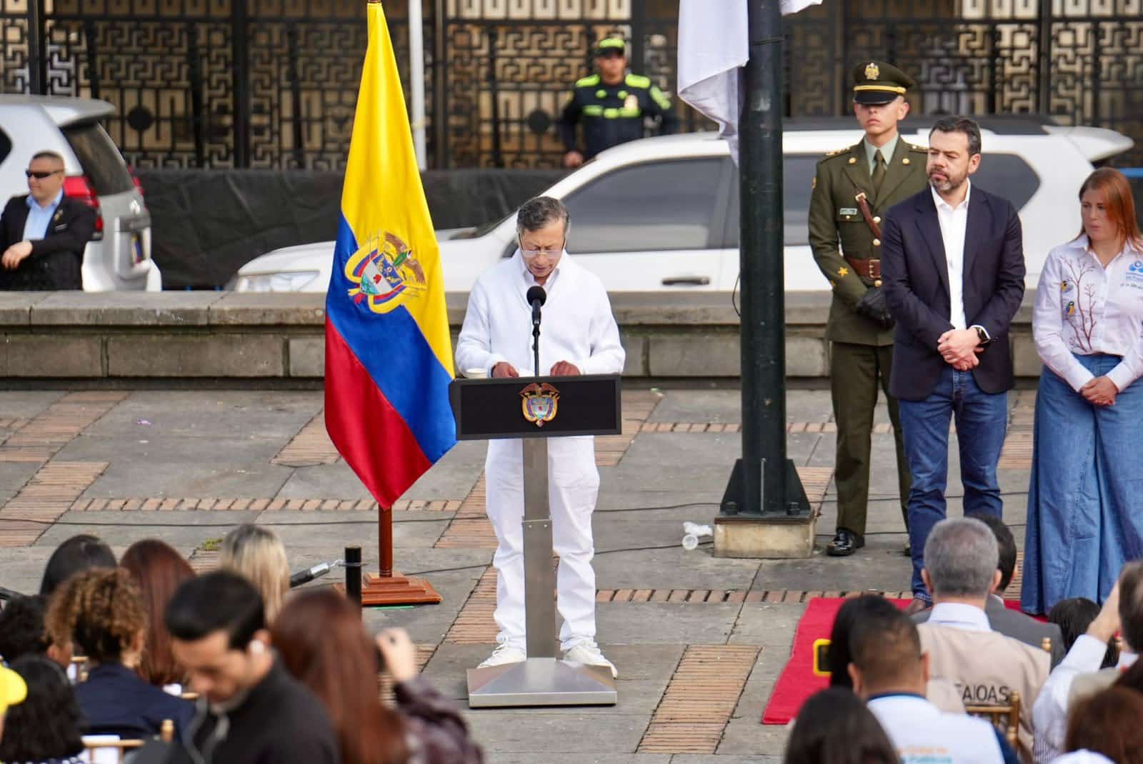 El presidente Petro ya ejerció su derecho al voto en medio de polémica