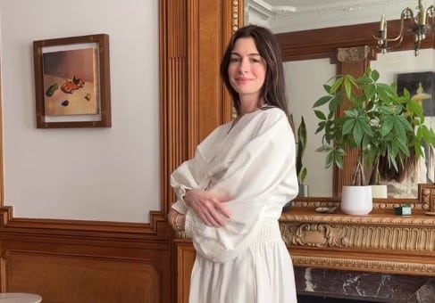Anne Hathaway anunció que está embarazada de su tercer hijo a los 43 años