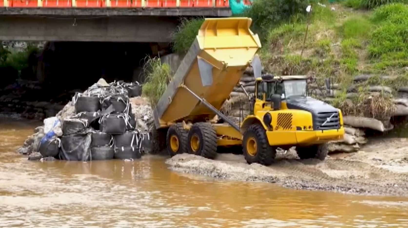 Área Metropolitana interviene 17 puntos críticos del río Aburrá - Medellín para reducir riesgos