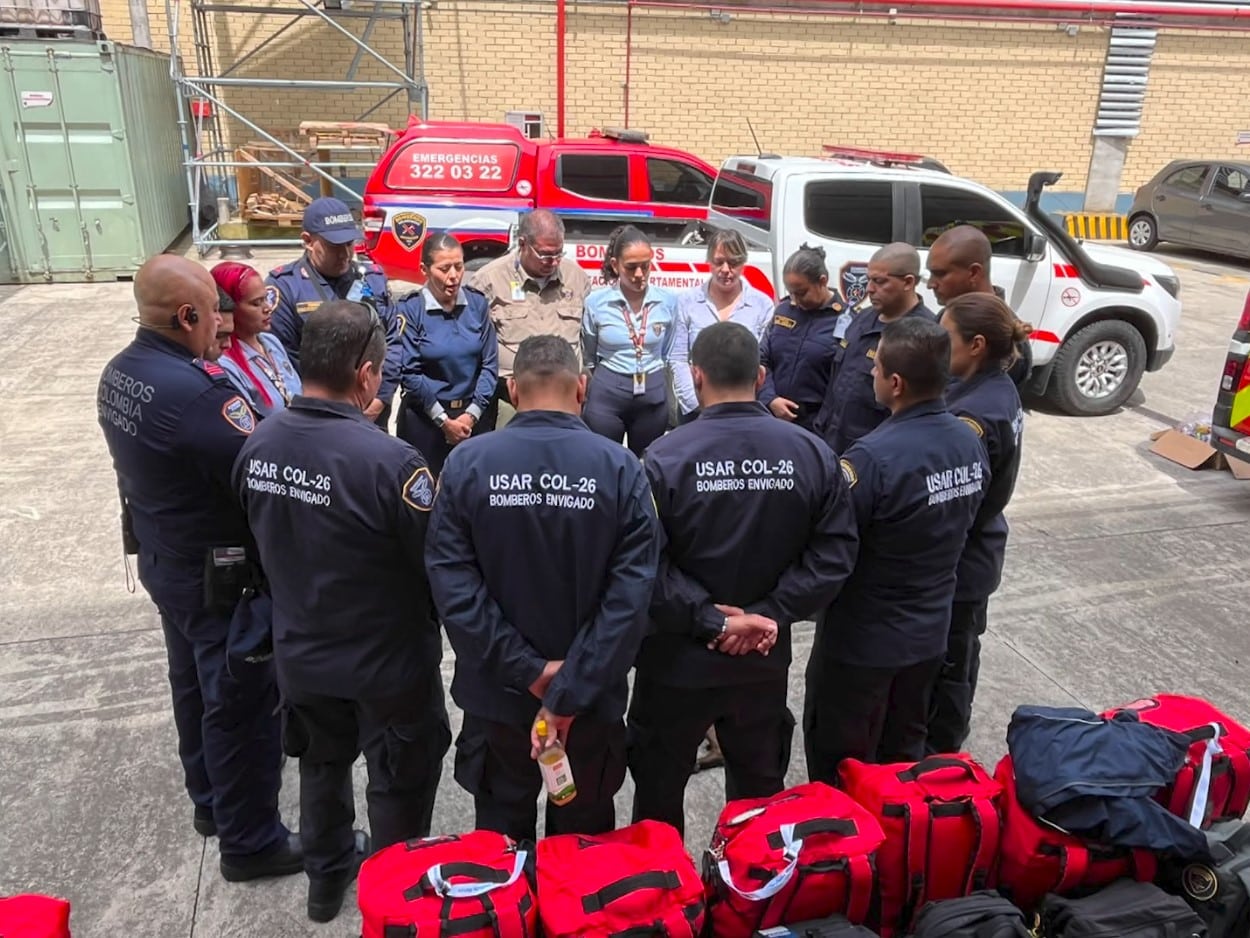 Bomberos de Envigado y Medellín se suman a labores de rescate en Venezuela